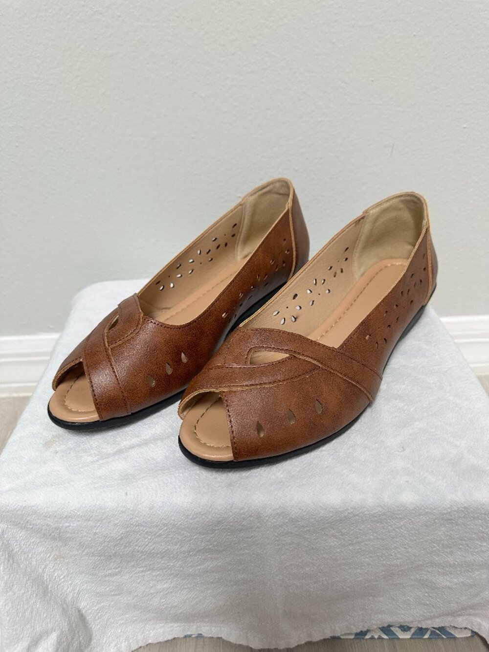 Brown Peep Toe Wedge Flats Cutout Shoes 8.5/9 Wide